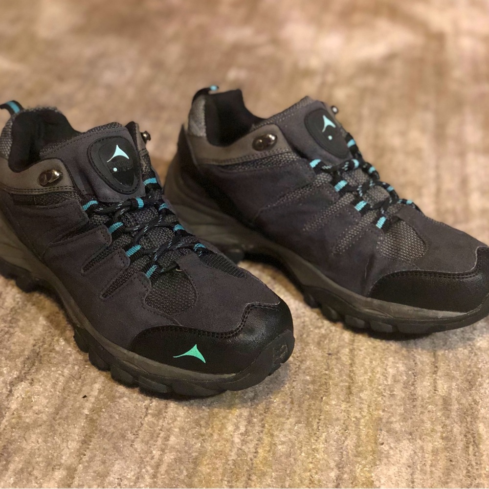 Women’s pacific Mountain size 9 waterproof hiking boots